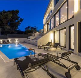 4 bedroom villa with heated pool and sea view in Vinišće, sleeps 8